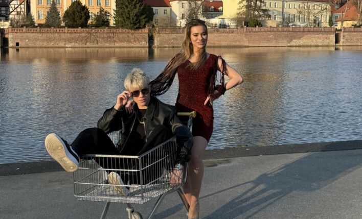 Wokalista disco WonerS zaskakuje kolejnym teledyskiem – fani w euforii po nowej premierze!