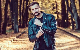 Stało się! Uwielbiany gwiazdor disco polo załamany! Rzucił mocne słowa!