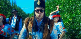 Gwiazdor disco polo niczym Janosik pokazał swojego węża! Artysta zaskoczył tym internautów!