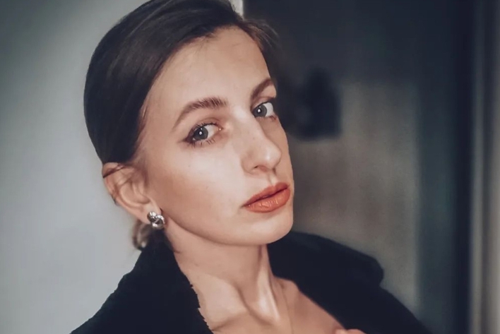 Ogniste ciało znanej wokalistki disco polo! Gwiazda nic nie ma pod marynarką?! Fani „Piękności„