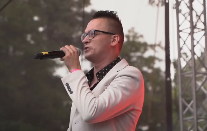 Chodzi o hektary?! Wokalista disco polo ujawnia prawdę na temat ożenku! Jego żoną zostanie Córka Sołtysowa! 