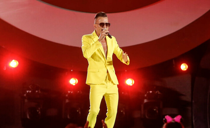 Mirek z Milano podbija internet!  Znany wokalista disco polo w hicie Krzysztofa Cugowskiego! Internauci: „Masz dar„