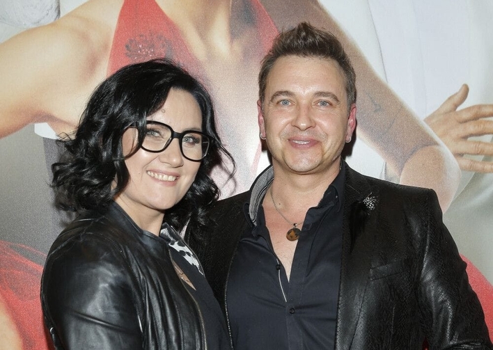 Wokalista zespołu disco polo Weekend na premierze filmu ŚLUB DOSKONAŁY, w którym zagrał! Radek Liszewski porzuci muzykę dla aktorstwa?