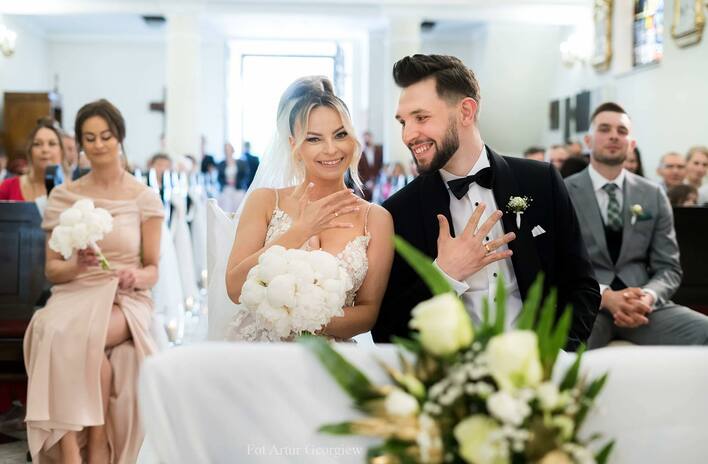 Wokalistka disco polo Agnieszka Niewęgłowska wyszła za mąż! Na jej weselu zagrali Power Play i Maciej Smoliński! Mamy zdjęcia