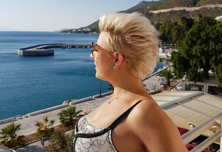 Wokalistka disco polo nie wstydzi się swojego ciała! „Mój mąż mnie akceptuje.„ - przyznaje Magda Narożna (Piękni i Młodzi) - VIDEO