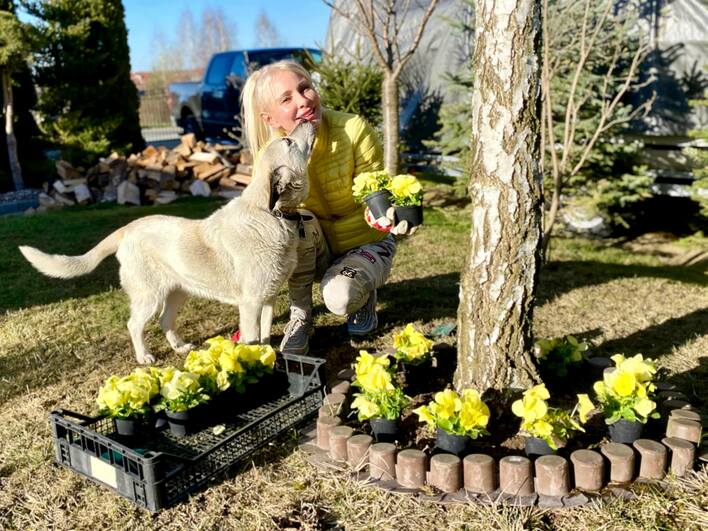 Gwiazda disco polo pochwaliła się wielkim, rajskim ogrodem! Wiemy kto go zaprojektował! Jest wyjątkowy! [ZDJĘCIA]