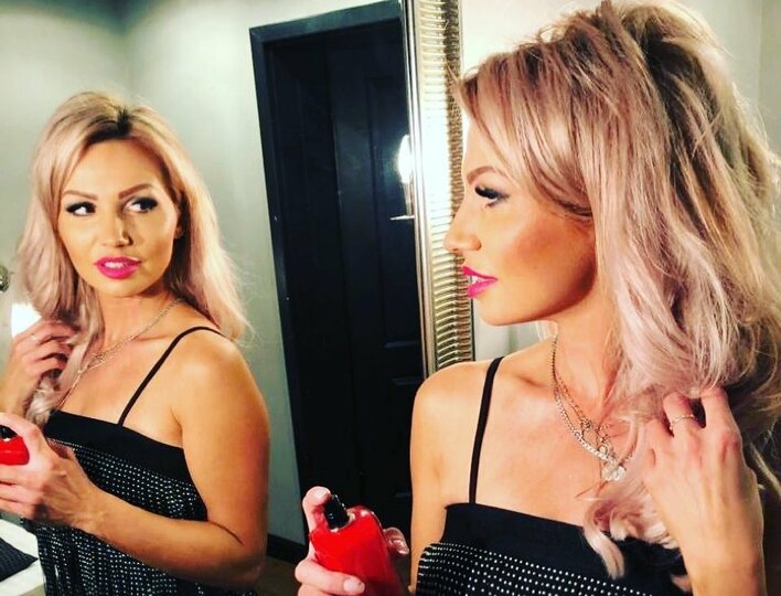 Zmysłowe zdjęcia wokalistki disco polo! Uwagę zwracają jej nogi!