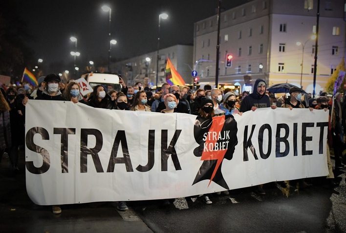 Wokalistka disco polo potępia strajkujących wandali?! To co zrobili, wywołało w niej złość i żal! 