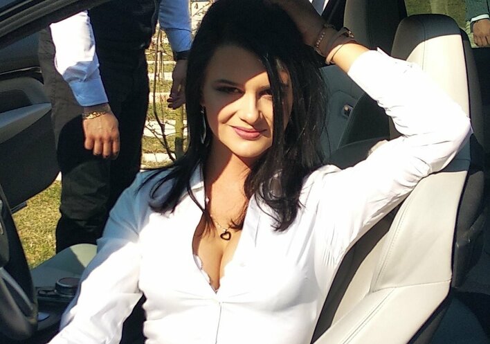 Wokalistka disco polo prezentuje się olśniewająco! Ponętna kobieta podbija branżę muzyczną!