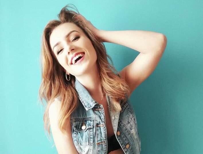 Czy porzuci branżę muzyczną? Wokalistka disco polo przechodzi na inny rodzaj sztuki!