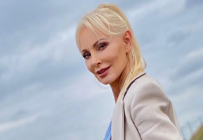 Wokalistka disco polo przekroczyła pewną granicę?! Takiej Elwiry Mejk jeszcze nie widzieliście! Spektakularna kreacja wywołała aktywność fanów.