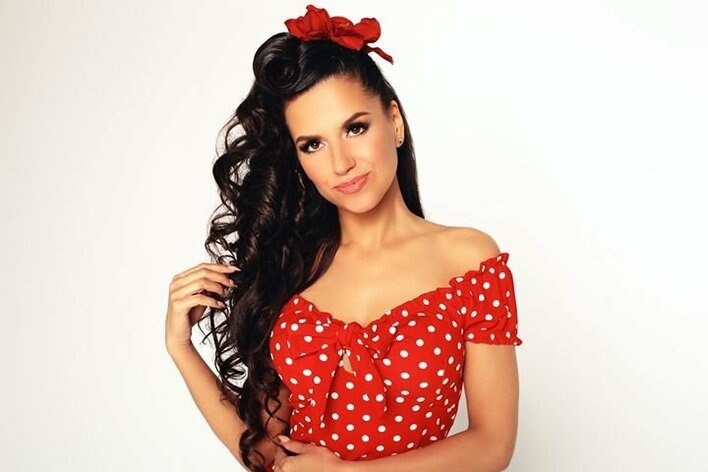 Ponętna wokalistka disco polo w kontrowersyjnej produkcji! 