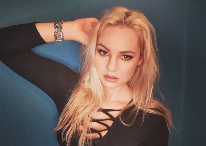 Wokalistka disco polo zapomniała spodni?! Artystka pozuje w skąpym body! [ZDJECIA]