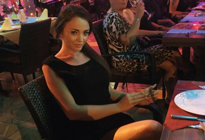 Wokalistka disco polo zaszalała z dekoltem! Kusi swoi ciałem! 