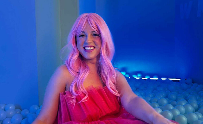 Wokalistka zespołu Shine królową disco polo?! Aleksandra Rybaczek w koronie podbija sieć! Czym zaskoczy?! 