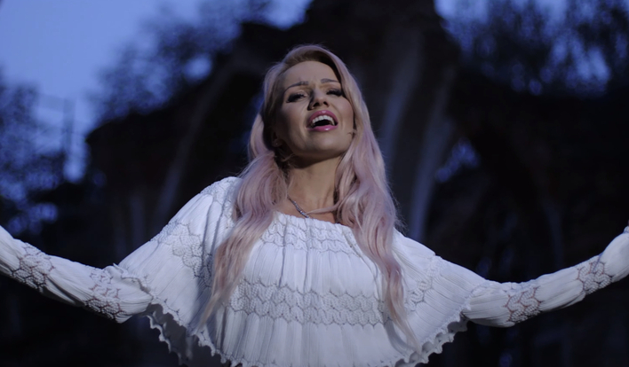 Wokalistka znanej grupy disco polo dzieli się miłością do Jezusa oraz Jego Matki! Fani gratulują Jej odwagi! 