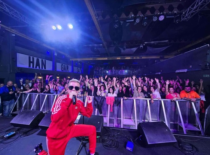 Woners – 14-latek, który podbija Berlin swoim „Szalonym weekendem”!

