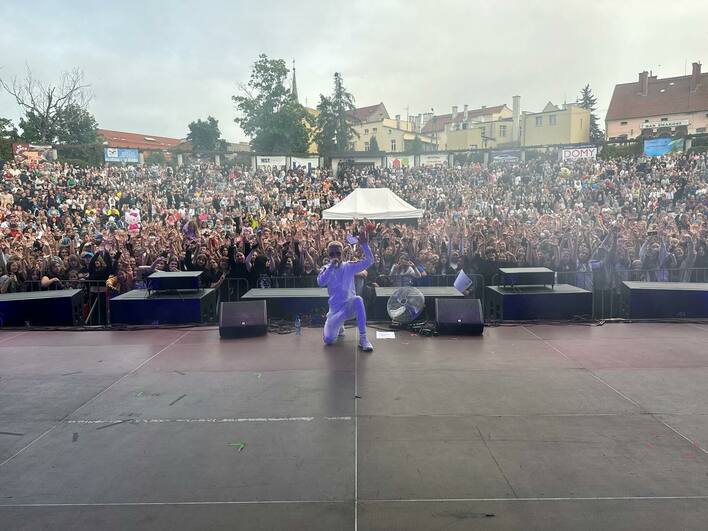 Polacy kochają disco?! Woners podbija Kętrzyn: Zobacz tłumy na jego koncercie!
