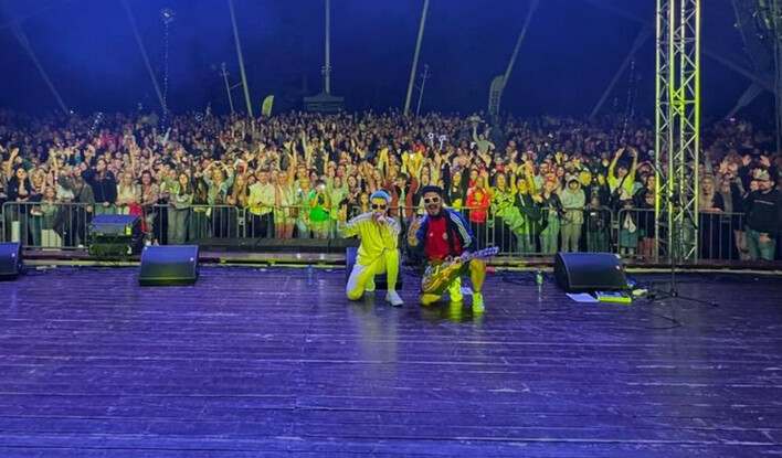 Woners porwał tłumy w Ustroniu – niepowtarzalny koncert młodego gwiazdora disco

