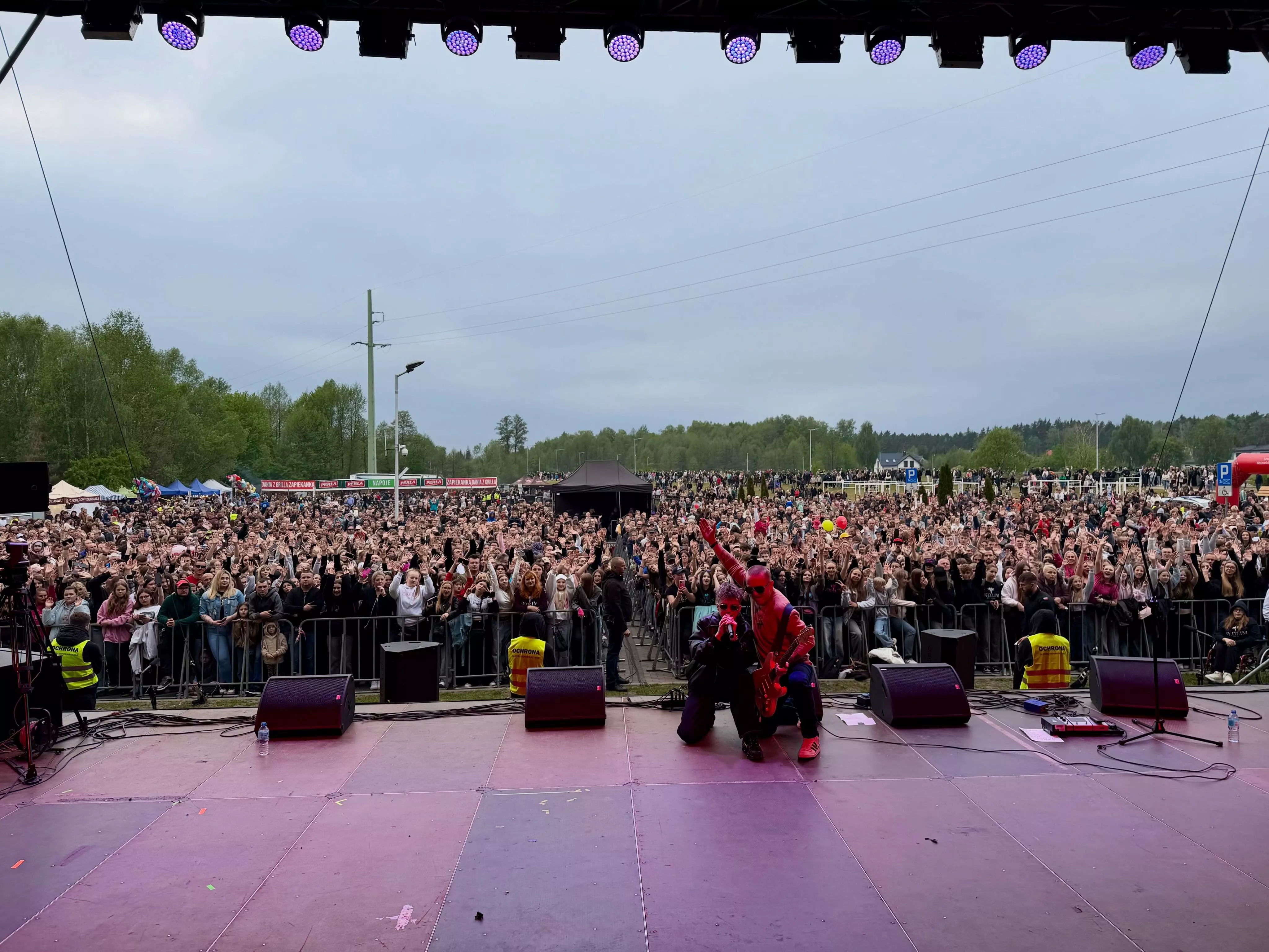 WonerS rozkręcił Biłgoraj. Tysiące fanów przed sceną młodej gwiazdy disco