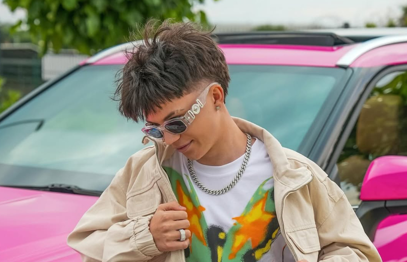 WonerS zachwyca nie tylko muzyką! Artysta pokazał swoje auto z logiem własnej marki WS