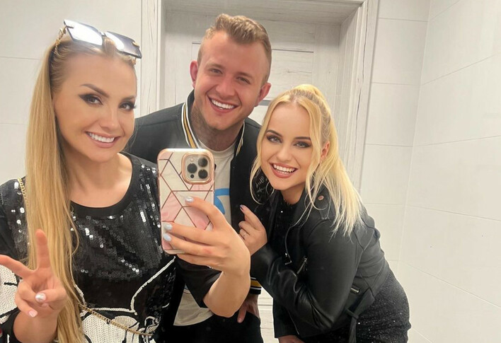 Wow! Nowa wokalistka zespołu Piękni i Młodzi robi furorę! Jej niesamowity głos robi wrażenie! Mamy nagranie