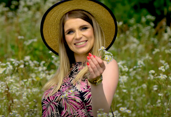 Wokalistka disco polo szczerze o pragnieniach „Chcę mieć męża„. Posłuchajcie premiery Racisova! 