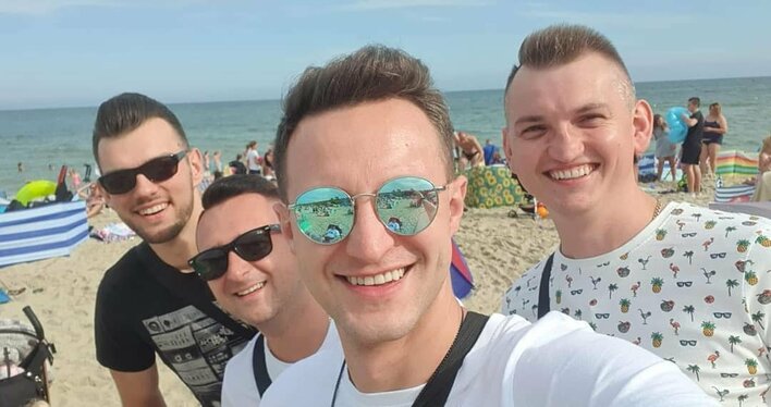 Wtargnęli na scenę jako niespodzianka! Artyści disco polo skradli całe show, było pięknie! 