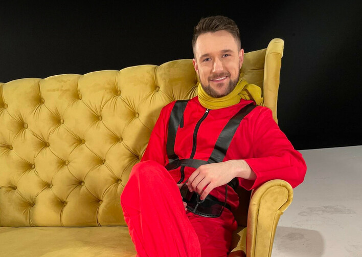 Karol Zawrtotniak Defis zaskakuje premierą „Tylko Czas„! Nowość podbije rynek disco polo?! 