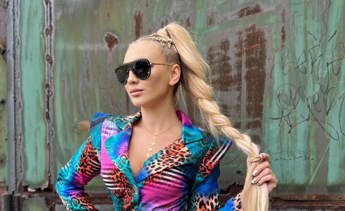 Wygląda jak milion dolarów?! Joanna Narożna zachwyca nowymi ciuszkami. Zdradziła, na jaką okazję! Internauci mogą trzymać kciuki! 