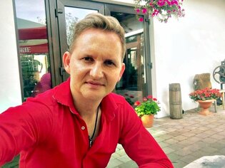 Wyjątkowa wersja weselna Mig podbija internet. Marek Gwiazdowski stworzył hit?! | VIDEO