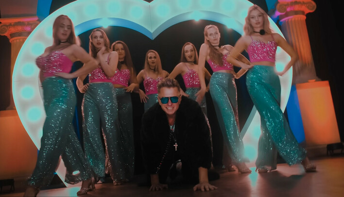 Wyjątkowy duet disco polo – Markus P i Viki w hicie „Kochasz albo nie”!
