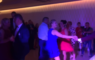 Wyjątkowy duet gwiazd disco polo skradł show weselne! Goście się tego nie spodziewali | VIDEO