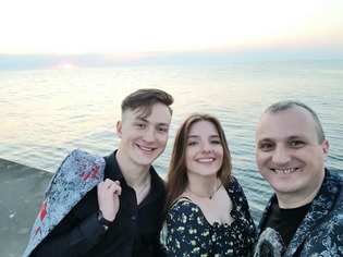 Wyjątkowy jubileusz uwielbianego gwiazdora disco polo! Pora otwierać szampana! Jest niespodzianka! 