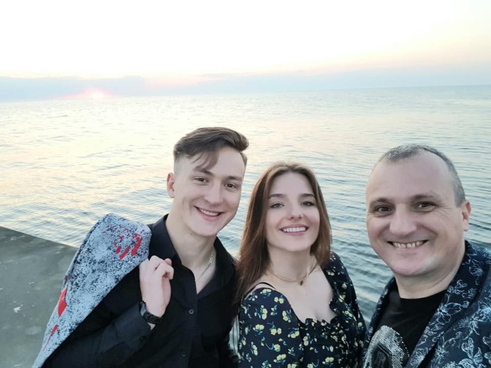 Wyjątkowy jubileusz uwielbianego gwiazdora disco polo! Pora otwierać szampana! Jest niespodzianka! 