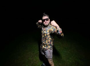 Gwiazdor disco polo otrzymał w prezencie samochód! Ten model uwielbia wielu Polaków!