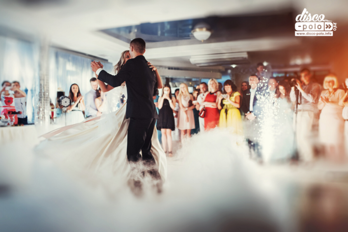 Wymarzony pierwszy taniec! Gwiazdor disco polo zaśpiewał specjalnie dla Młodych!