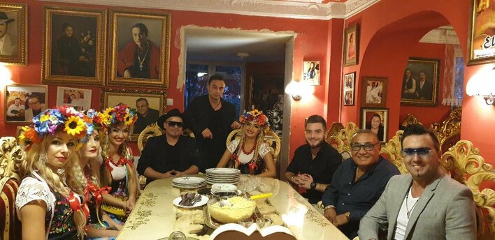 Łączy ich dużo więcej! Gwiazdor disco polo w zażyłości z królem muzyki cygańskiej!