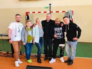 Wokalista disco polo okazał serce dziecku, które uratowało swoich bliskich z płonącego domu! 