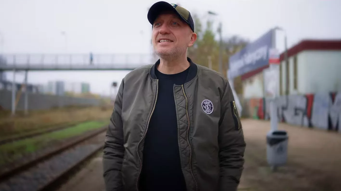 Gwiazdor disco polo zmusza do płaczu?! Ten materiał to prawdziwy wyciskacz łez!