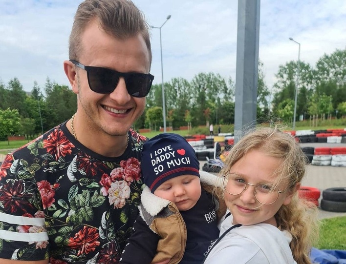 Wzruszające wideo! Córka Dawida Narożnego bawi się ze swoim młodszym braciszkiem! Fani disco polo nie kryją zachwytu!