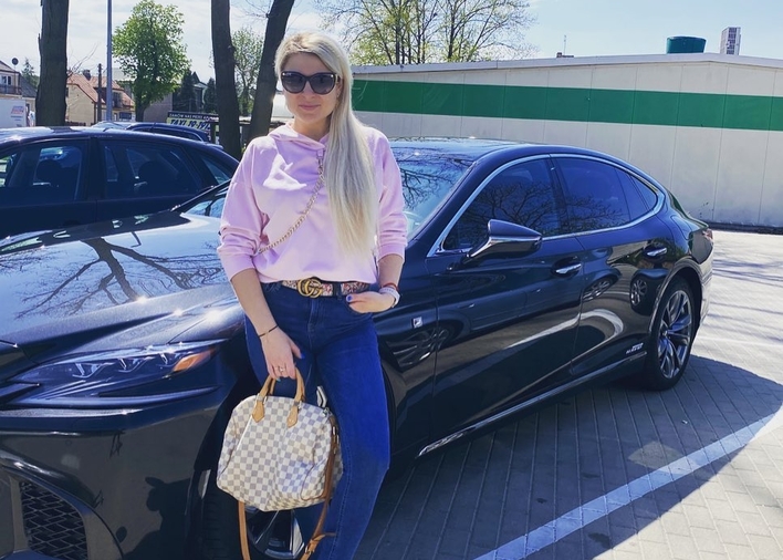 Wzruszające zdjęcie uwielbianej gwiazdy disco polo! Magdalena Narożna pokazała swoją mamę i babcię! Podobieństwo jest uderzające! 