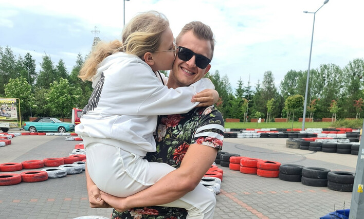 Wzruszający list Dawida Narożnego do córki robi furorę w sieci. Mocne słowa lidera Pięknych i Młodych

