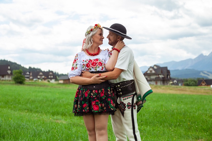 „Za Góralem Chodzę” od Kogiel Mogiel to folkowa premiera! Na wokalu piękna i zdolna Agnieszka! 