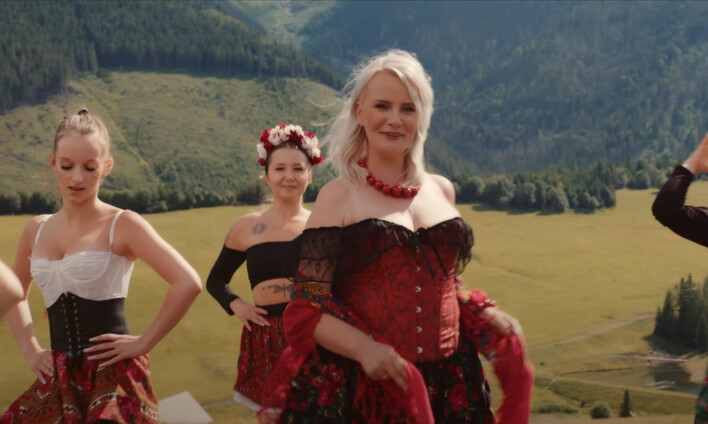 „Za Góralem Chodzę” zespołu Kogiel Mogiel zaskakuje emocjami i góralskim klimatem