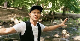 Za „Piękne chwile” wokalista disco polo został skazany?!