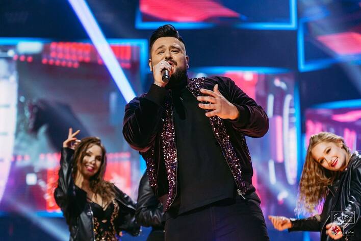 „Zabawa w odkurzacze„ dwuznaczna premiera disco polo! Joker pokazał przedpremierowo bardzo kontrowersyjny utwór | VIDEO