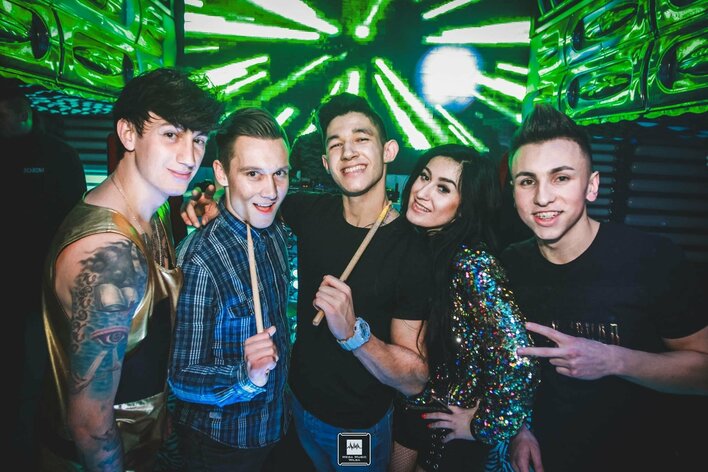 Zainspirował się Top Girls i rozpoczął karierę! Zobaczcie premierę Top Boys & Sequence "Kiedy Gasną Światła"