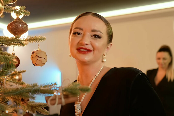 Zakochana w Życiu zachwyca utworem „Świąteczny Cud”! Świąteczna magia w rytmach disco
