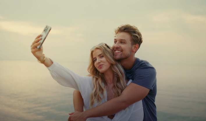 „Zakochany” podbija serca internautów. Wolter w wielkim stylu wraca na listy przebojów